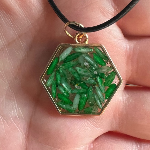 🍀Lucky rice pendant - Picture 3 of 5